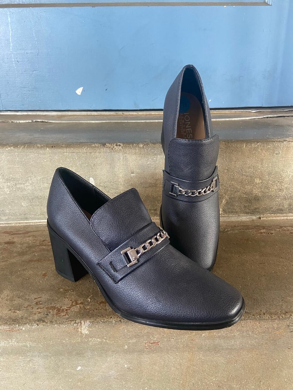 Jones New York Signature “Gallady” navy blue block heel loafers